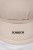 Modelka-nosi-dziecko-w-ergonomicznym-nosidle-KAVKA-multi-age-vanilla-twill----bezowe-nosidlo-z-bialym-wzorem-w-drobna-jodelke.---a-beige-carrier-with-a-white-twill-pattern (11).webp
